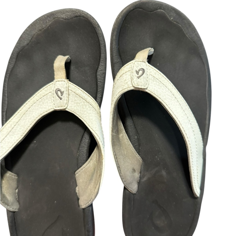 OLUKAI Women’s Size 8 Flip Flops Sandals Thongs White Black Beach Vacation - Picture 8 of 9
